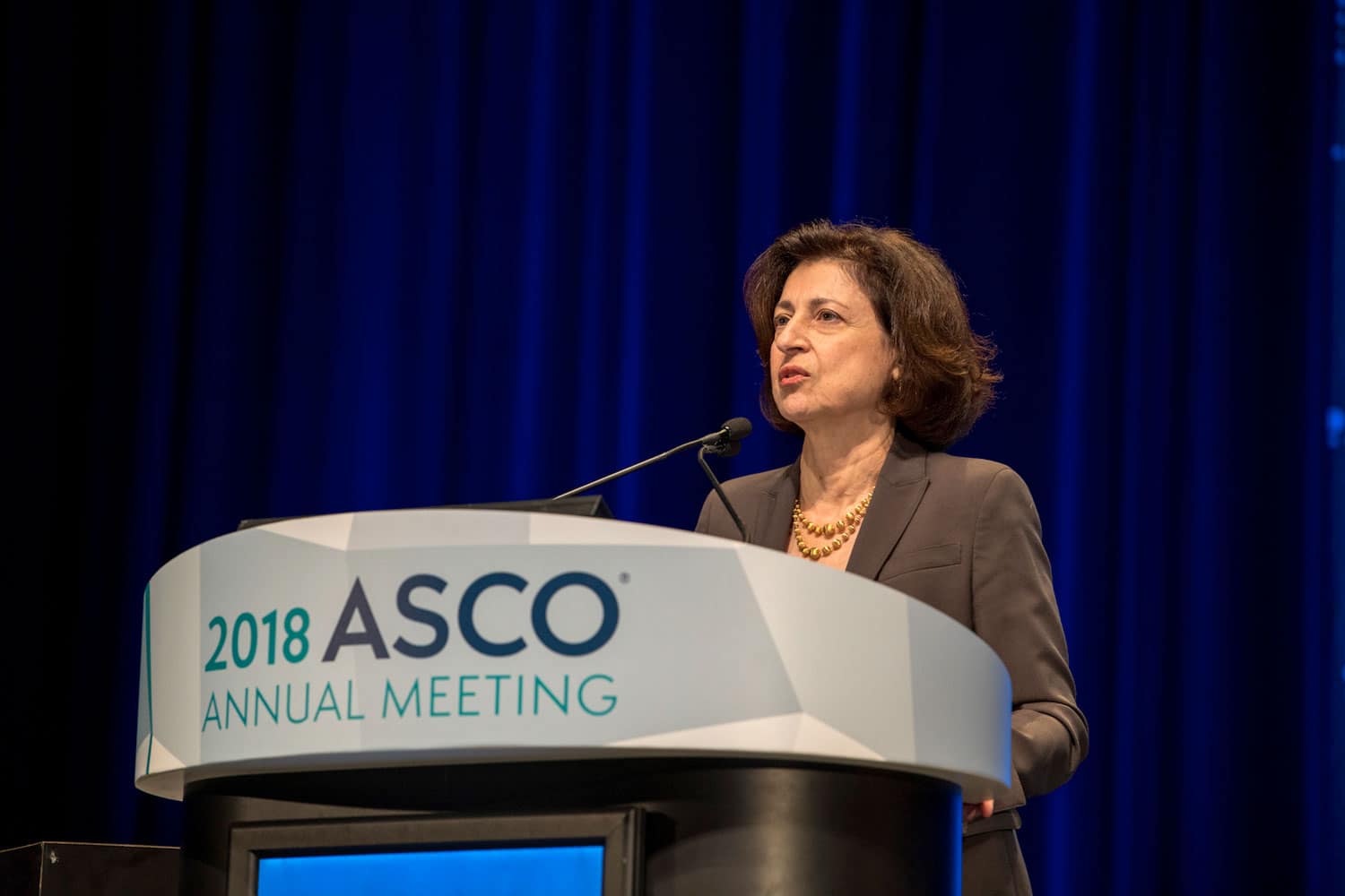 Suzanne Topalian speaking at ASCO18