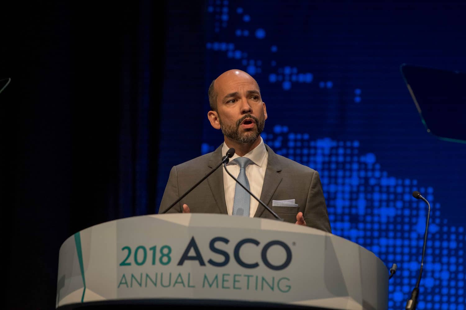 Gilberto Lopes speaking at ASCO18