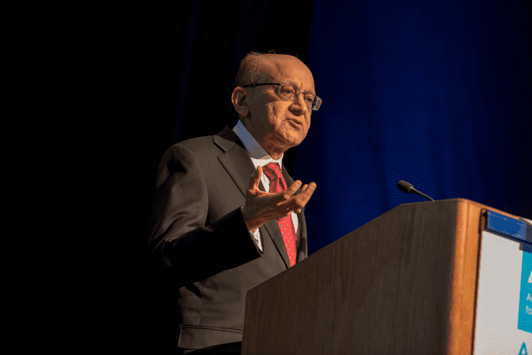 Rakesh Jain speaking at AACR 2018